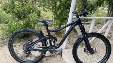 Bicicleta Enduro Giant Advanced Carbono
